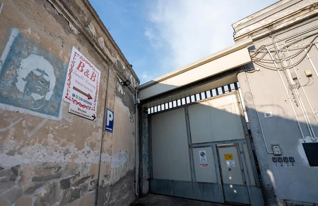 B&B Small Luxury Napoli Centrale-1