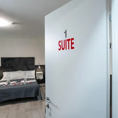 B&B Small Luxury Napoli Centrale-3